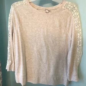 Cute top with flower lace 3/4 sleeves